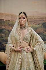 Shvet Afsana Lehenga