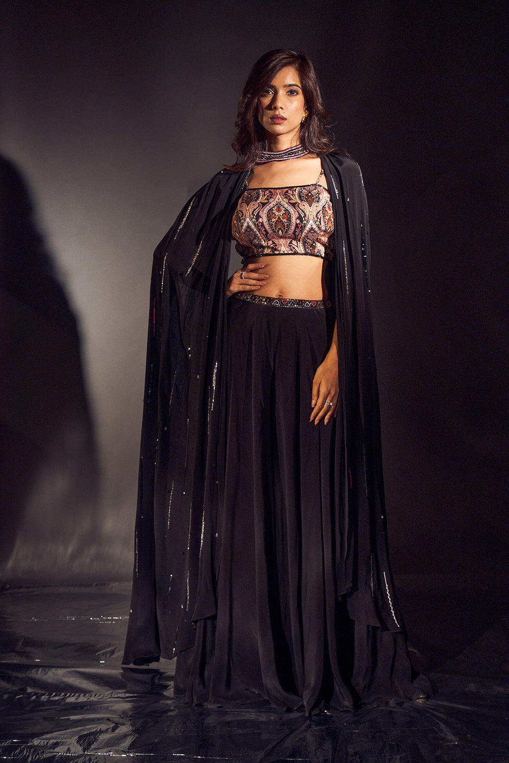 Gradient Black Paisley Cape Set