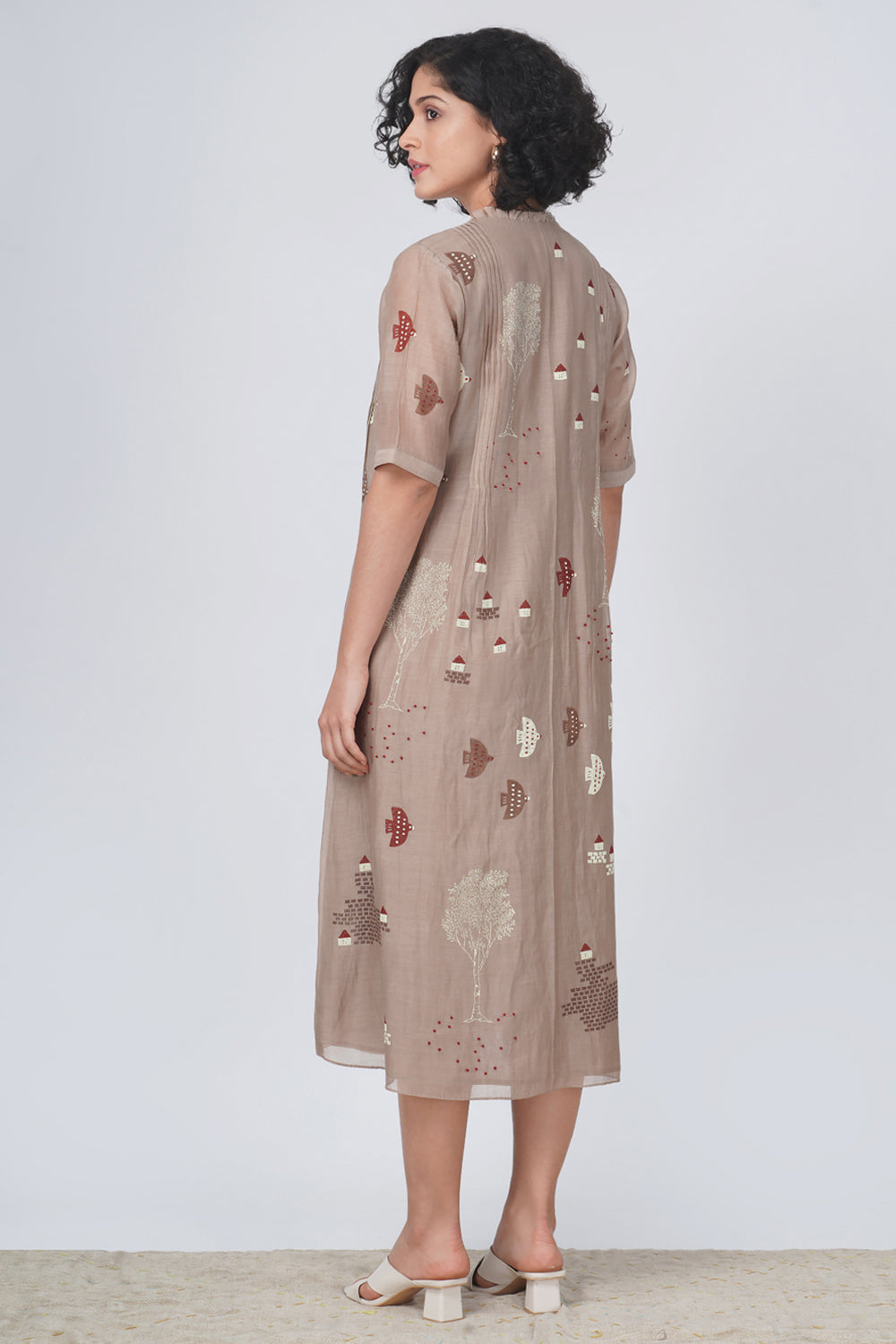 Olive  Leaf Print Puff Sleeve Dress In Silk Chanderi