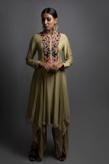 Deira Asymmetric Kurta With Jute Pants.