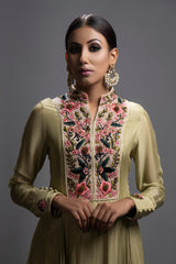 Deira Asymmetric Kurta With Jute Pants.