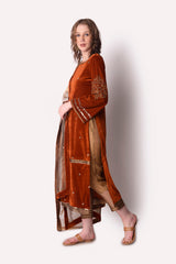 Embroidered Velvet Kurta Paired
With Cropped Pants And
Embroidered Tissue Dupatta.